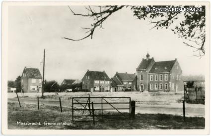 ansichtkaart: Maasbracht, Gemeentehuis