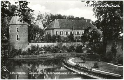 ansichtkaart: 's-Heerenberg, Gevangentoren met Voorburcht v. Kasteel Bergh