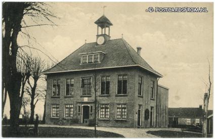 ansichtkaart: Peize, Gemeentehuis