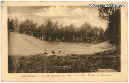 ansichtkaart: Huijbergen, 'Speelheuvel'. Uit de omgeving v.h. Inst. Ste. Marie