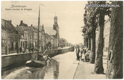 ansichtkaart: Zevenbergen, Haven tusschen de Bruggen