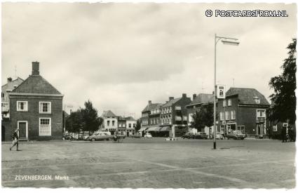 ansichtkaart: Zevenbergen, Markt