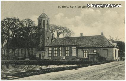 Rijnsaterwoude, N.H. Kerk en School ansichtkaart: Rijnsaterwoude, N.H. Kerk en School