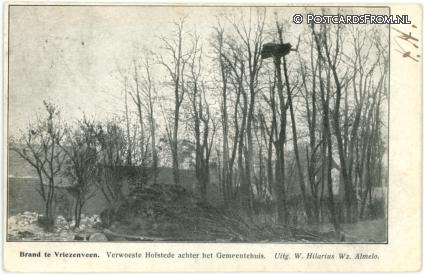 Vriezenveen, Brand. Verwoeste Hofstede achter het Gemeentehuis ansichtkaart: Vriezenveen, Brand. Verwoeste Hofstede achter het Gemeentehuis