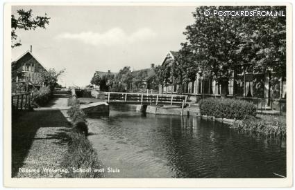 ansichtkaart: Nieuwe Wetering, School met Sluis