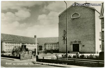 ansichtkaart: Broek op Langedijk, Chr. Geref. Kerk en Kleuterschool