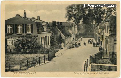 ansichtkaart: Ooltgensplaat, Nieuwstraat met Ziekenhuis