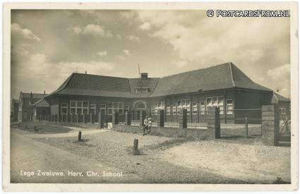ansichtkaart: Lage Zwaluwe, Herv. Chr. School