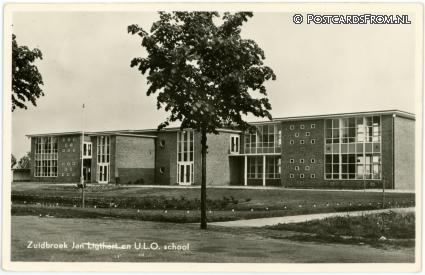 ansichtkaart: Zuidbroek, Jan Ligthart en U.L.O. School