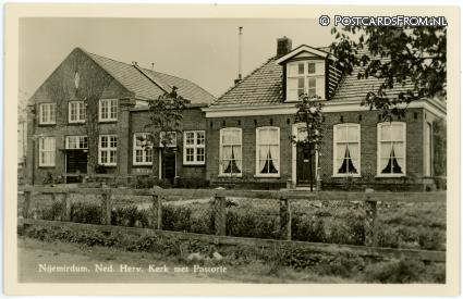 ansichtkaart: Nijemirdum, Ned. Herv. Kerk met Pastorie