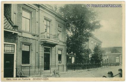 Zevenhuizen ZH, Gem. Huis en Pastorie ansichtkaart: Zevenhuizen ZH, Gem. Huis en Pastorie