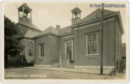 ansichtkaart: Hooge Zwaluwe, Gemeentehuis