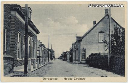 ansichtkaart: Hooge Zwaluwe, Dorpsstraat