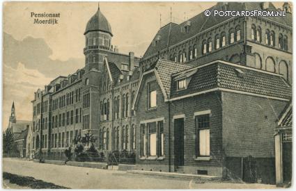 ansichtkaart: Moerdijk, Pensionaat
