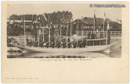 ansichtkaart: Moerdijk, Aankomst van H.M. aan den Moerdijk
