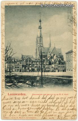 ansichtkaart: Leeuwarden, Nieuwekade met gezicht op de R.K. Kerk