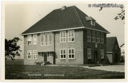 ansichtkaart: Mantgum, Gemeentehuis