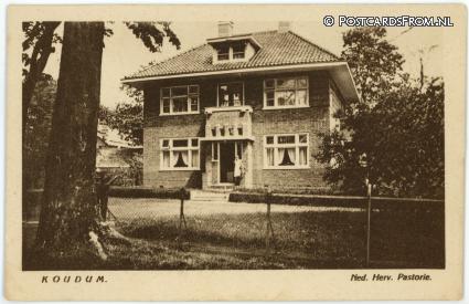 ansichtkaart: Koudum, Ned. Herv. Pastorie