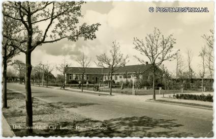 ansichtkaart: Uithuizermeeden, Chr. Landb. Huishoudschool