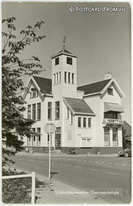 ansichtkaart: Uithuizermeeden, Gemeentehuis