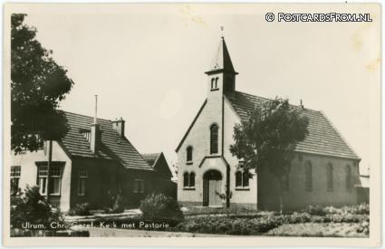 Ulrum, Chr. Geref. Kerk met Pastorie ansichtkaart: Ulrum, Chr. Geref. Kerk met Pastorie