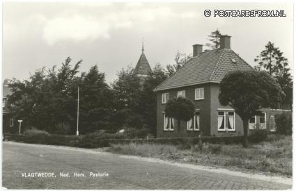ansichtkaart: Vlagtwedde, Ned. Herv. Pastorie