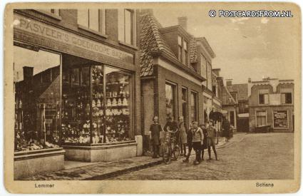 Lemmer, Schans. Pasveer's Goedkope Bazar ansichtkaart: Lemmer, Schans. Pasveer's Goedkope Bazar
