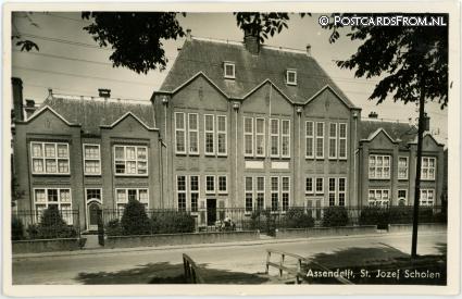 Assendelft, St. Jozef Scholen R.K. ansichtkaart: Assendelft, St. Jozef Scholen R.K.